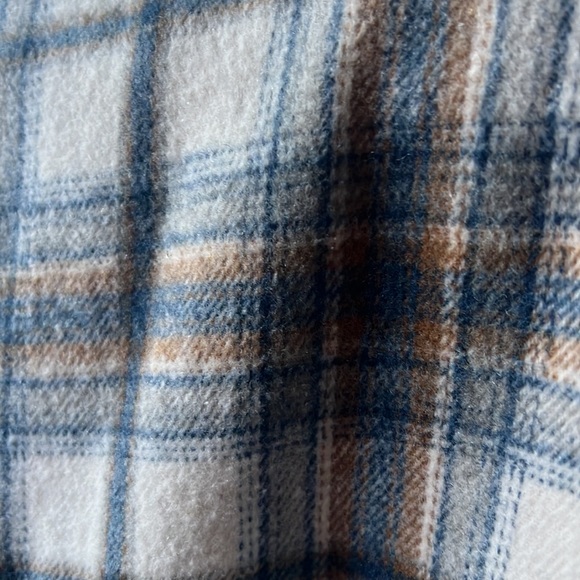 Blue B Boutique Plaid Button Up Shacket Large - Picture 6 of 7